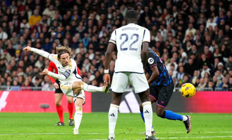 Реал се измъчи със Севиля, Модрич герой с красив гол ВИДЕО