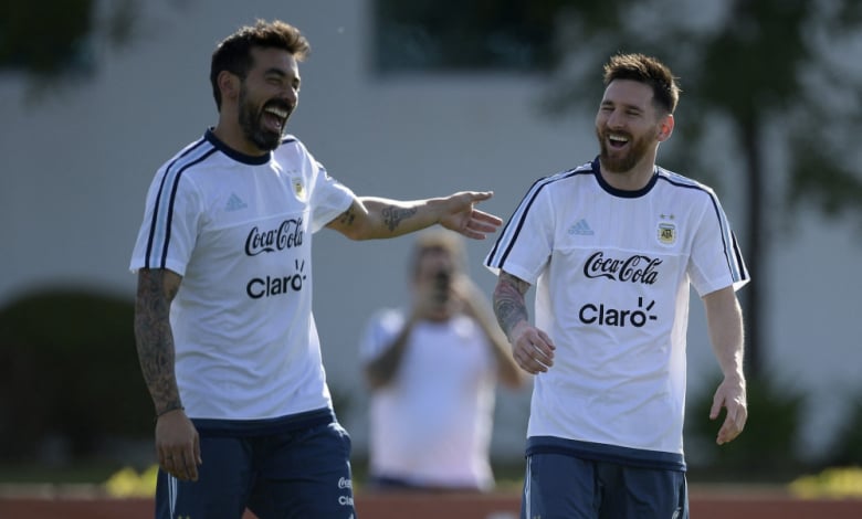 Голяма звезда съвсем го закъса: Чува гласове, крещи и се намушка с ножица