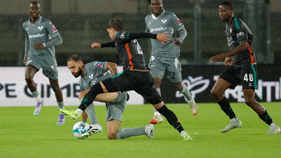 Венеция изхвърли Верона след изпълнение на дузпи, градушка прекъсна дербито