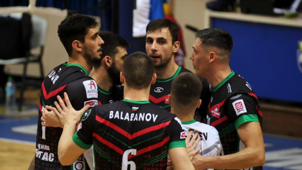 Нефтохимик 2010 елиминира Шеноа (Женева) и е на 1/16-финал в Чалъндж къп