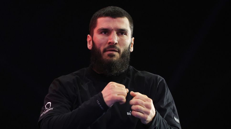 Top Rank потвърди раздялата си с Артур Бетербиев