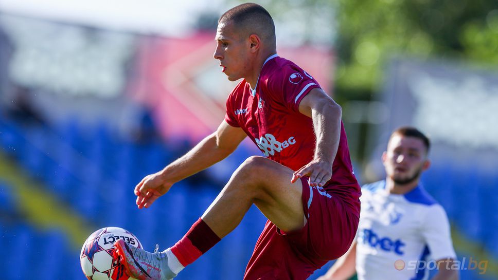 Костадинов дебютира при равенство на Кротоне