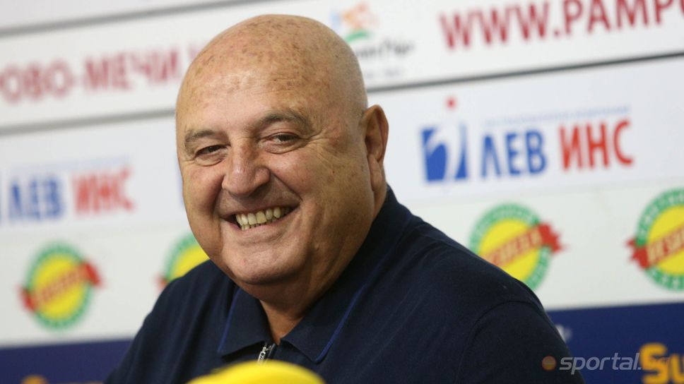 Стефанов обясни за жеста с рязането и каза: Аз съм човекът! Да докарат някой с пари, а не изпосняк