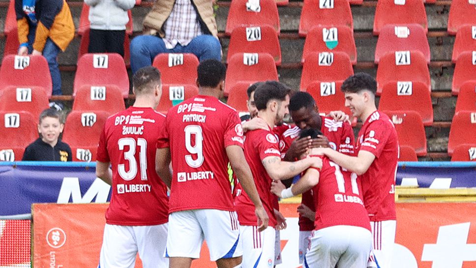 Ранен червен картон улесни Милен Желев и Оцелул