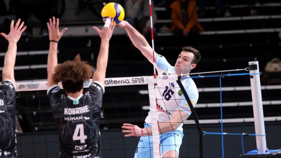 Аспарух Аспарухов дебютира с 14 точки за Тур при драматична загуба в плейофите