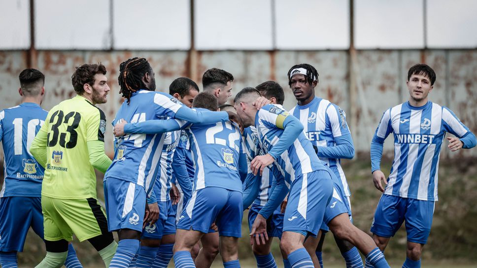 11-те на Черноморец (Бургас) и Дунав (Русе)