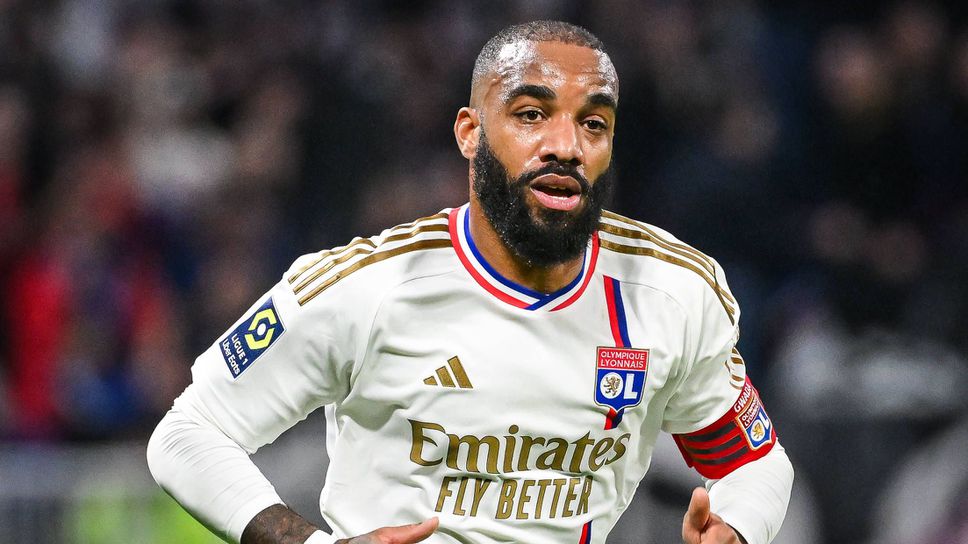 Лаказет може да продължи кариерата си в Саудитска Арабия