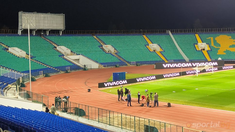 "Васил Левски" продължава да чака боядисване