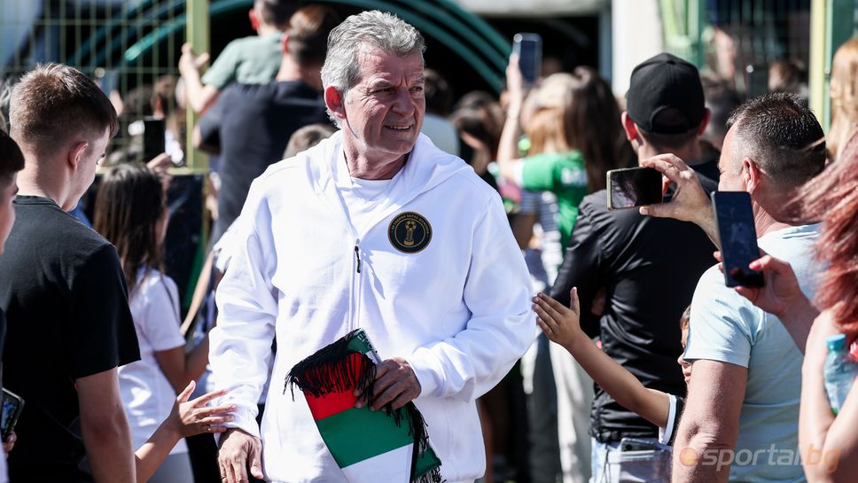 Емо Костадинов за решението на Янев да излезе с резервите: A, не ме занимавайте...