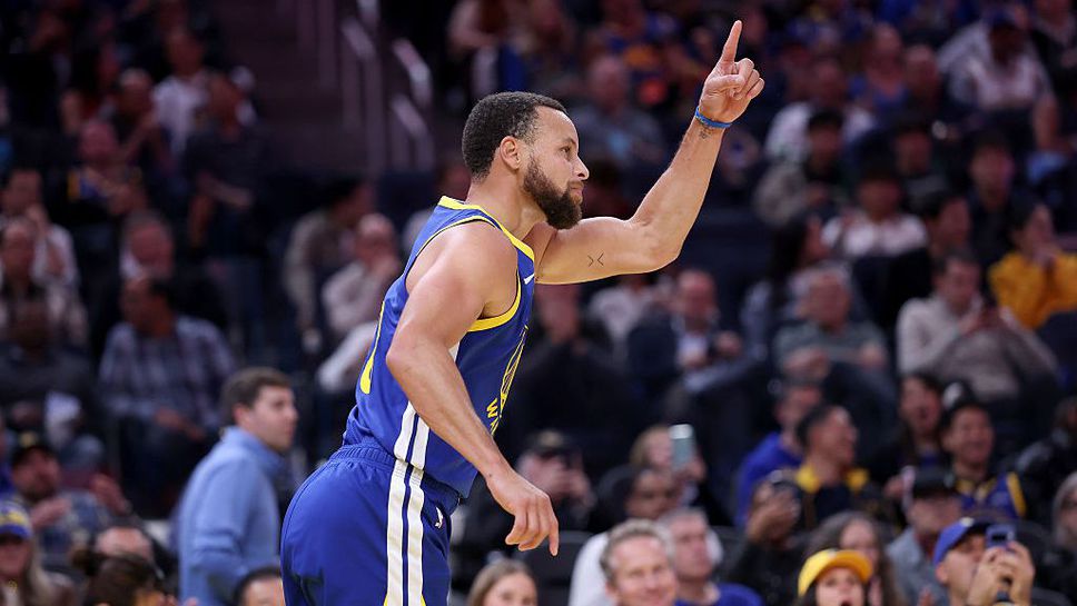 Стеф Къри вкара 49 точки за победата на Голдън Стейт над Сан Антонио