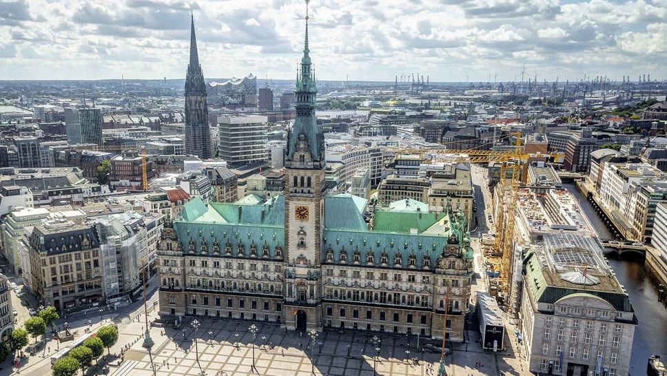 Хамбург носи враждата между два клуба и чака титла на Германия