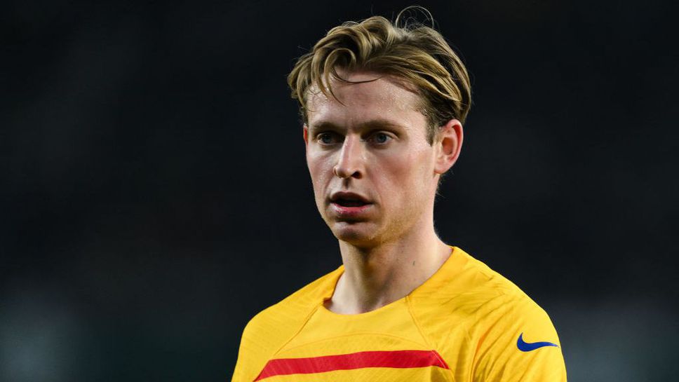 Лапорта твърди, че Де Йонг няма да напуска Барса