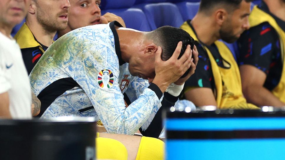 Кристиано Роналдо избегна удар от привърженик след поражението на Португалия