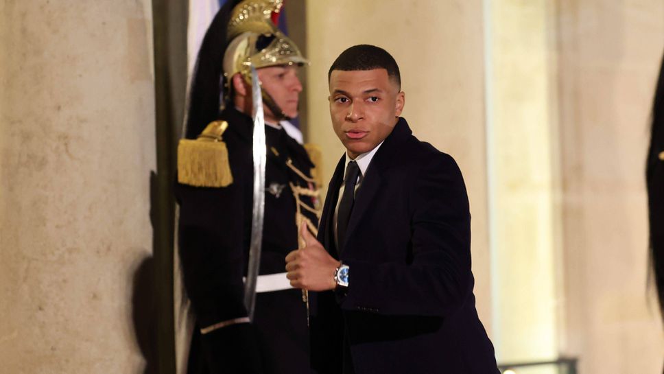 Мпабе се видя с Макрон, но новината е, че няма новина