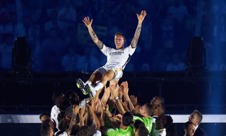 Тони Кроос остава на работа в Реал