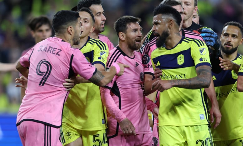 Стряскаща гледка с Лео Меси преди мач с българин ВИДЕО