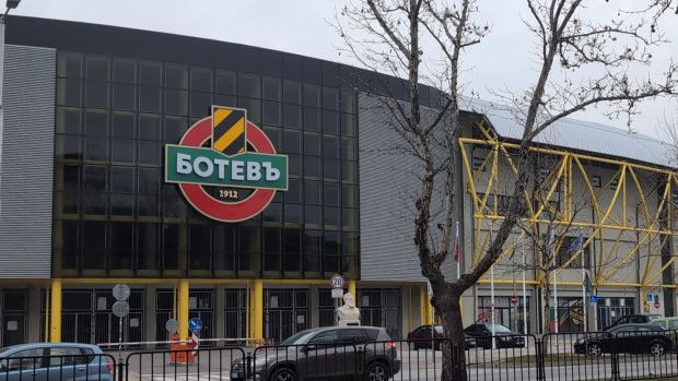Ботев (Пд) пусна билетите за Славия