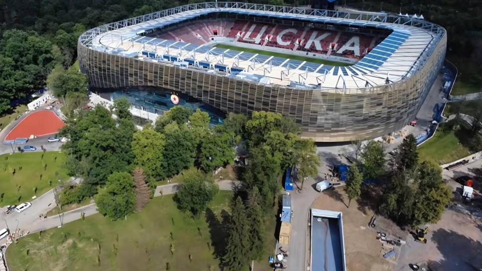 Завършването на "Армията" все по-близо, оформи се надписът в сектор "В"