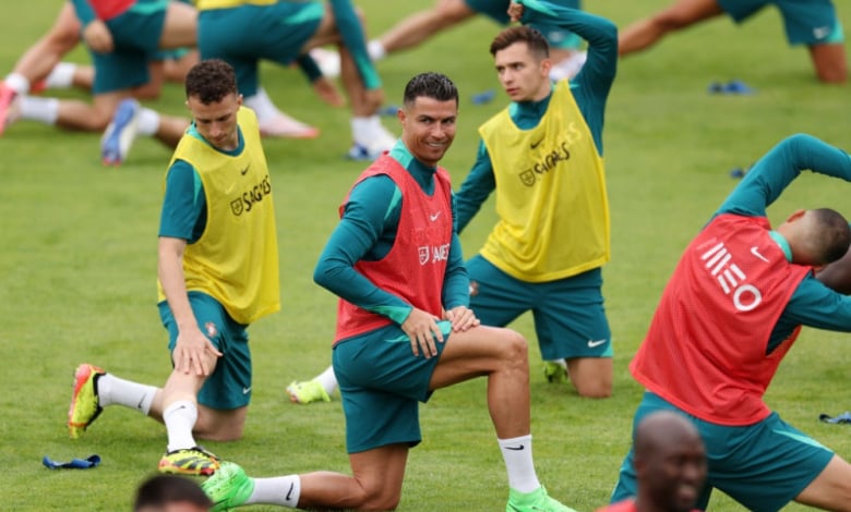 Роналдо и Португалия с трудна задача на старта