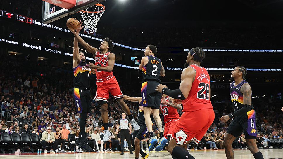 Чикаго удържа Финикс за втората си победа в три мача след серия от 11 загуби