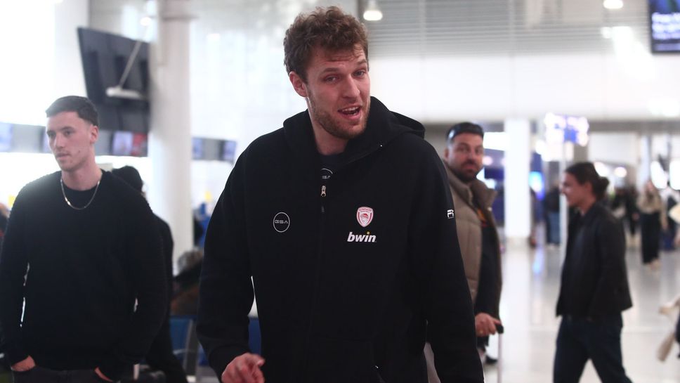 Везенков тръгна към Париж, но остава под въпрос за мача във вторник