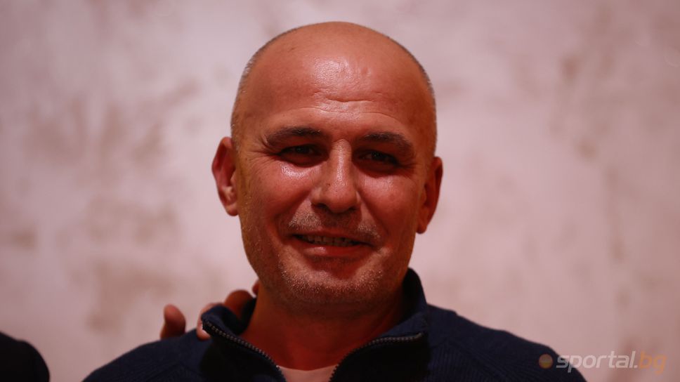 Шефът на Монтана черпи с бонбони, момчетата на Толята му обещаха победа на "Лаута"