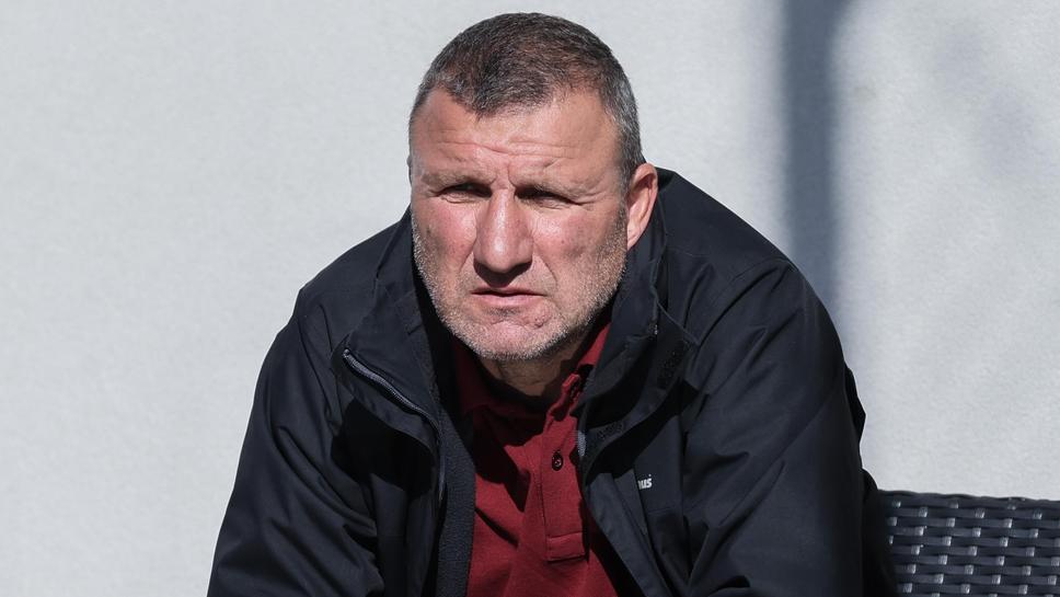 Костадин Ангелов застава начело на Академик (София)