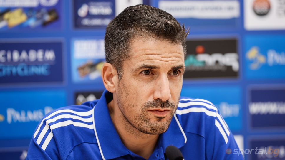 Веласкес застава пред медиите в петък