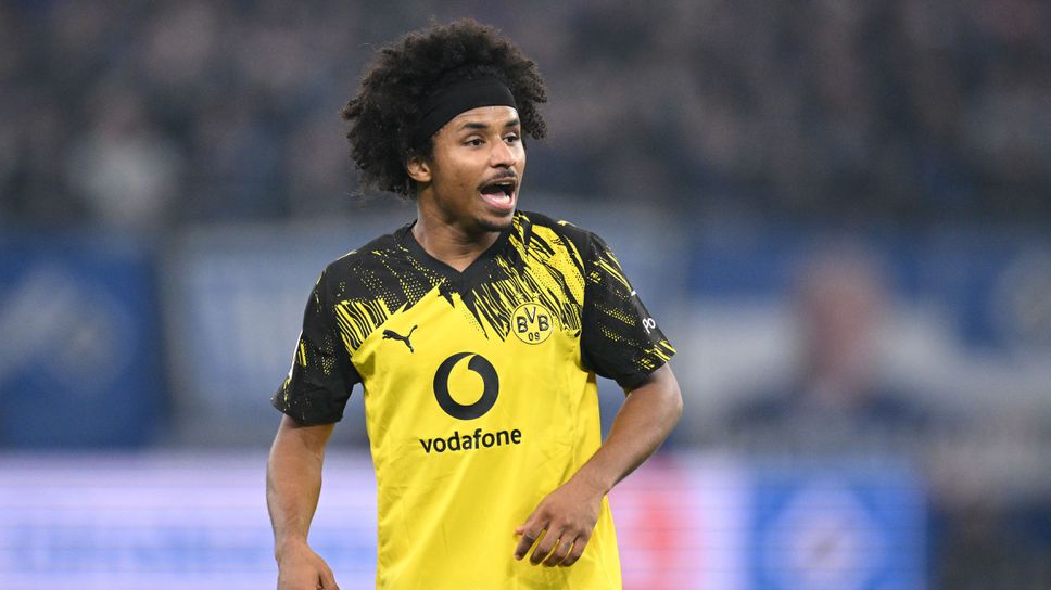 Манчестър Юнайтед отправи запитване за Адейеми