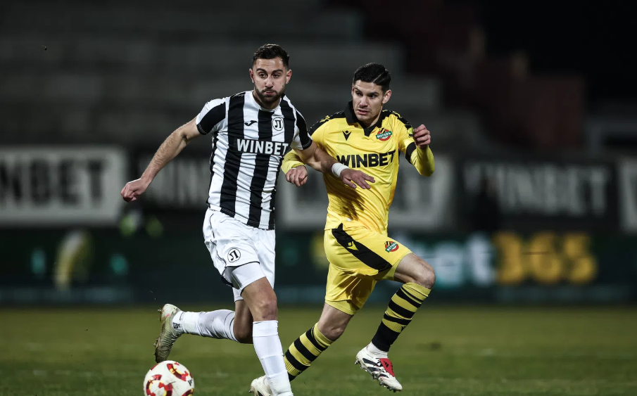 Супер дерби в Пловдив! Локо продължава напред за Купата след здрава битка с Ботев