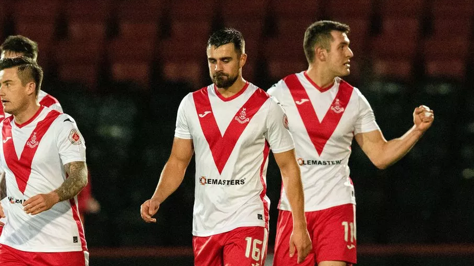 Николай Тодоров вкара гол на Димитър Митов в Шотландия