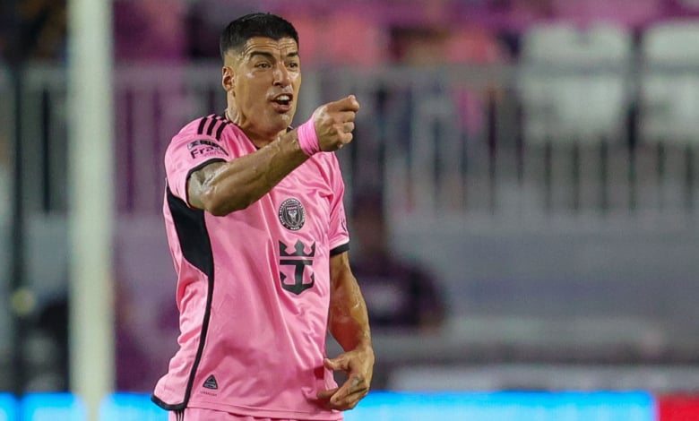 Луис Суарес счупи три рекорда за шест минути