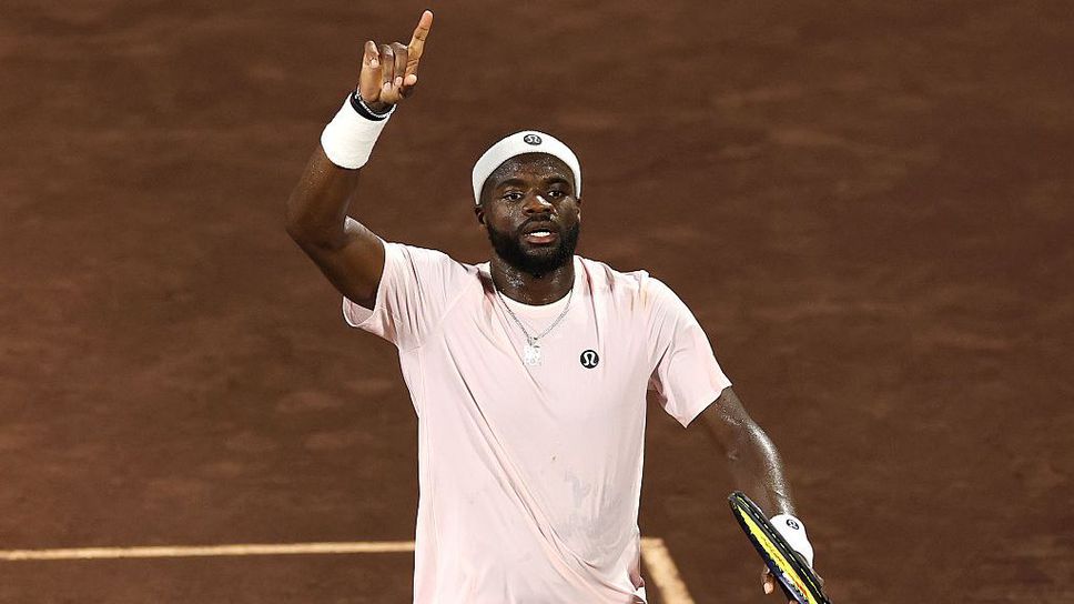 Тиафо бие в Хюстън пред погледа на Кевин Дюрант