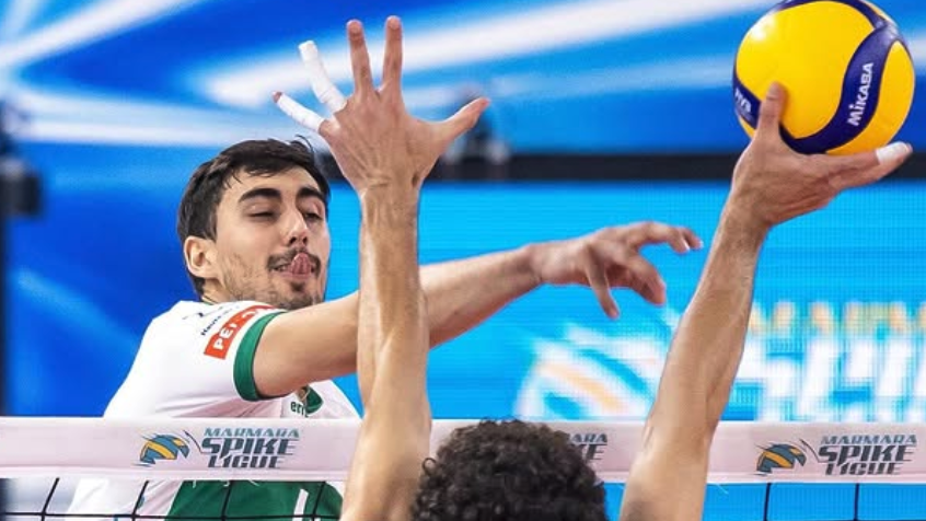 Супер Венислав Антов с 18 точки и MVP, Туркоа начело във Франция