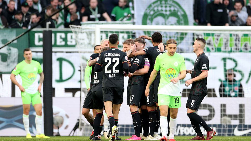 Спорно изгонване обрече Волфсбург срещу Аугсбург