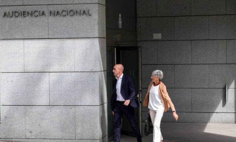 Прокуратурата в Испания иска затвор за целувка от щастие