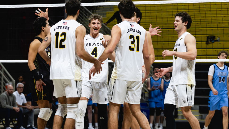 Александър Къндев с 11 точки, Лонг Бийч с 14-и успех