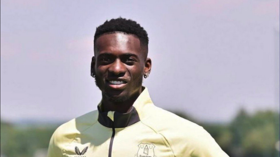 Евертън с първи трансфер за лятото