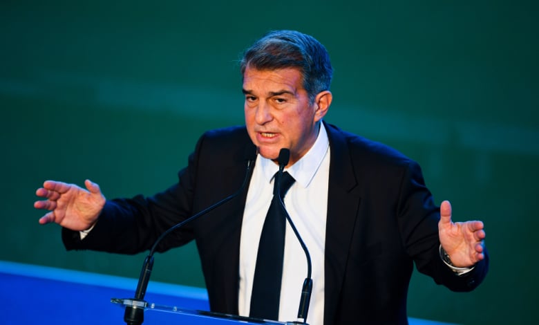 Босът на Барса побесня в ресторант, псува и събаря храна на пода