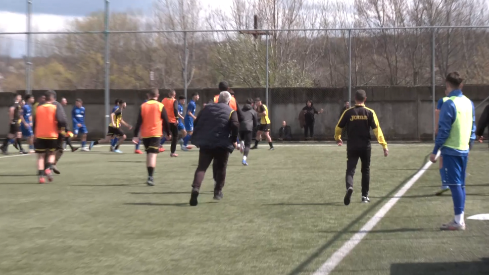 Масов бой, 4 червени картона и прекратен мач в Елитната до 18 г. на България (видео)