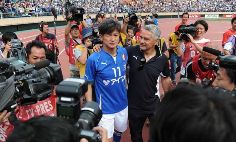 Най-възрастният професионален футболист подписа нов договор