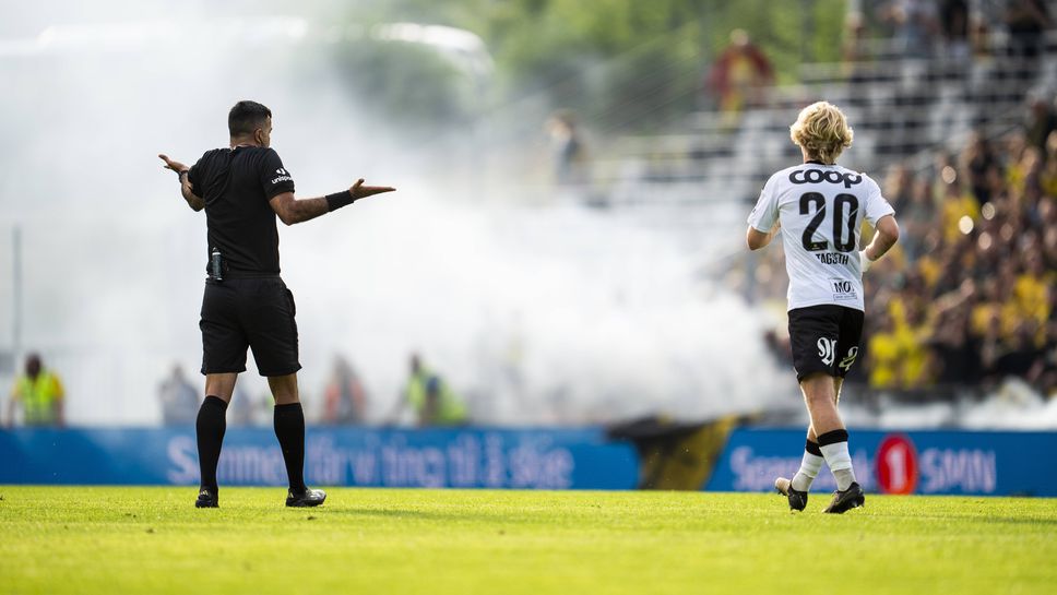 Протест срещу ВАР с рибни кюфтета прекрати мач в Норвегия