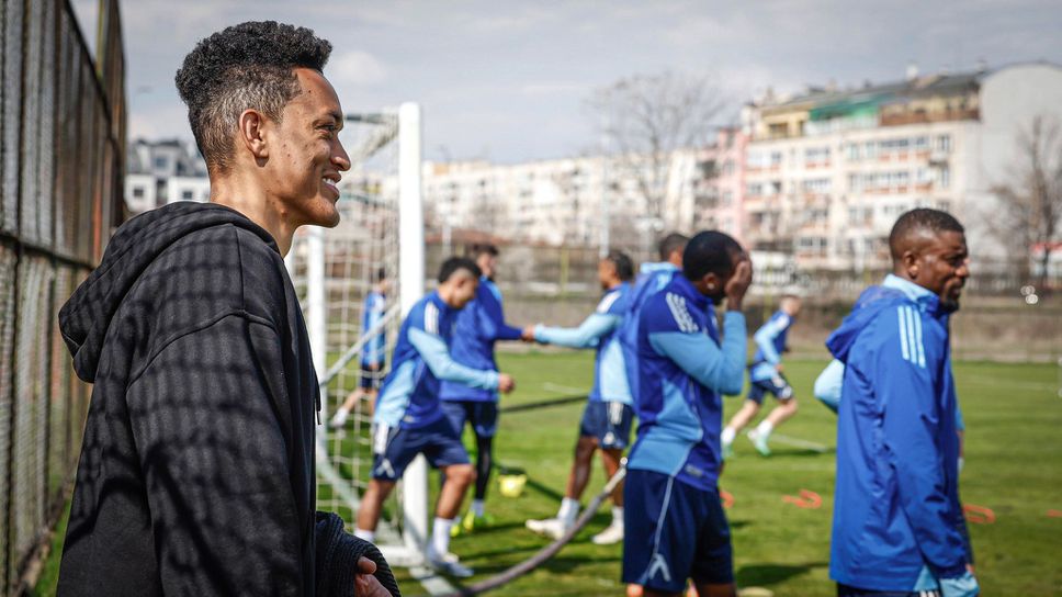 Левски тренира пред погледа на Цунами