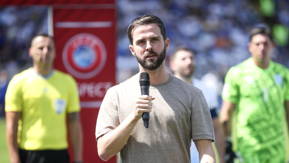 Миралем Пянич приключва с кариерата си, но остава във футбола