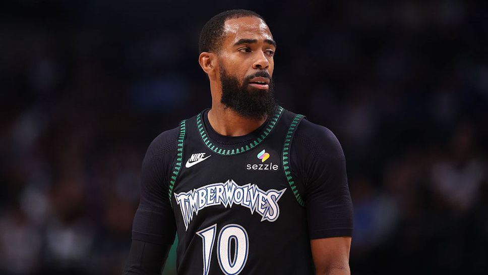 Майк Конли се завърна в Минесота, две седмици след като напусна отбора