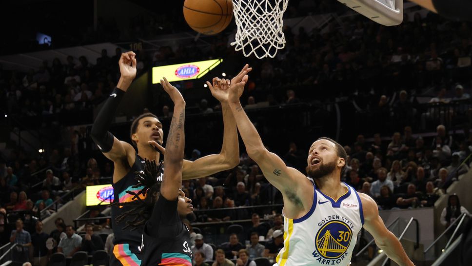 46 точки на Стеф Къри донесоха успех на Уориърс срещу Спърс въпреки трипъл-дабъл на Уембаняма