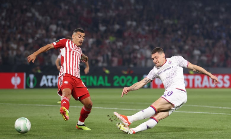 НА ЖИВО С КАРТИНА: Шоуто на Олимпиакос и Фиорентина в Атина