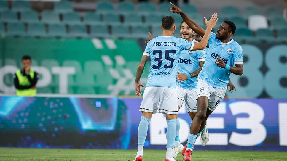 Арда елиминира Ботев след зрелищен мач в мъглата във Враца