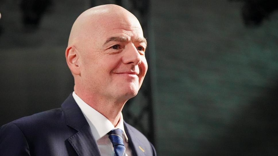 Инфантино пристигна в Колумбия за честването на новия президент на страната