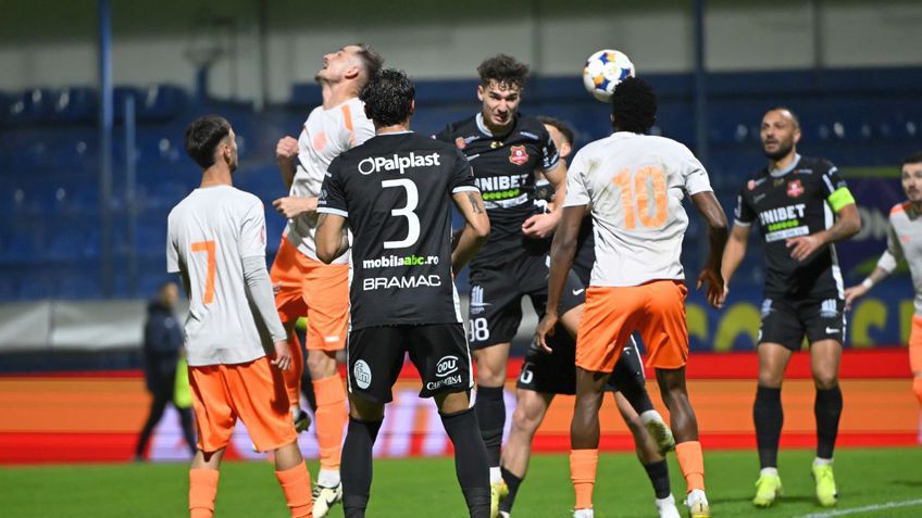 Две дузпи оформиха равенство за Херманщат в отсъствието на Иванов